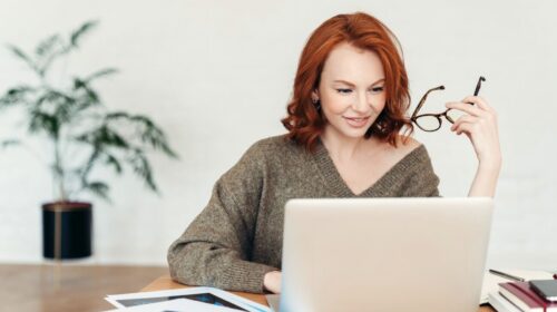 praca przy monitorze ekranowym