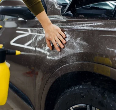 Co stosują detailerzy do bezpiecznego mycia karoserii