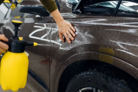 Co stosują detailerzy do bezpiecznego mycia karoserii