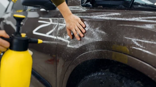 Co stosują detailerzy do bezpiecznego mycia karoserii